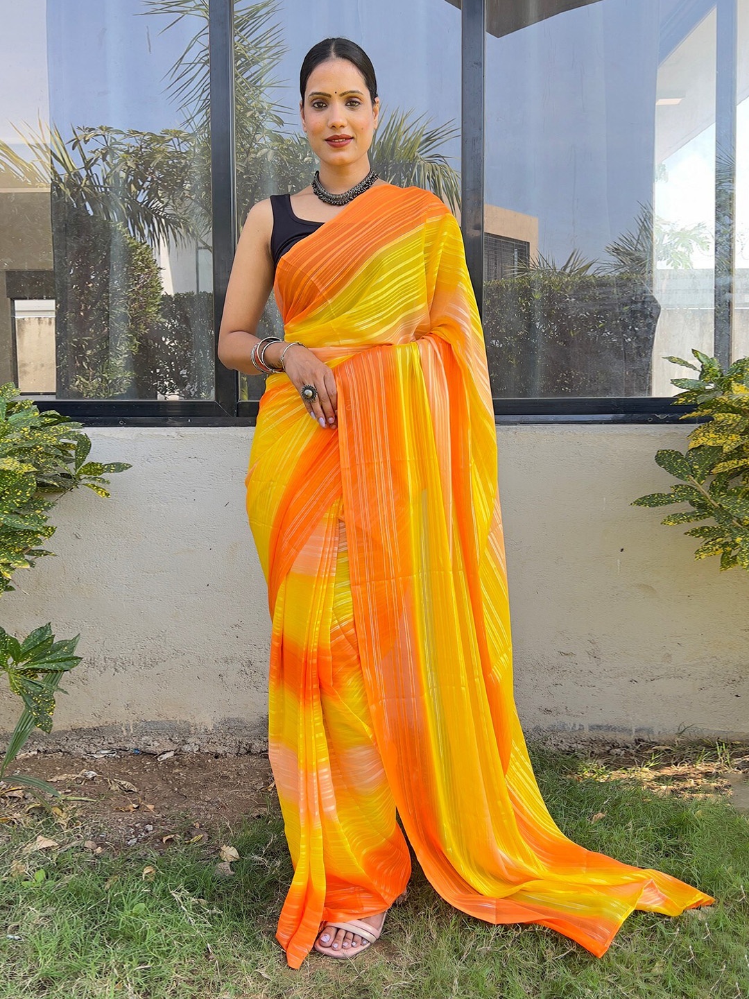 

Reeta Fashion Striped Saree, Yellow