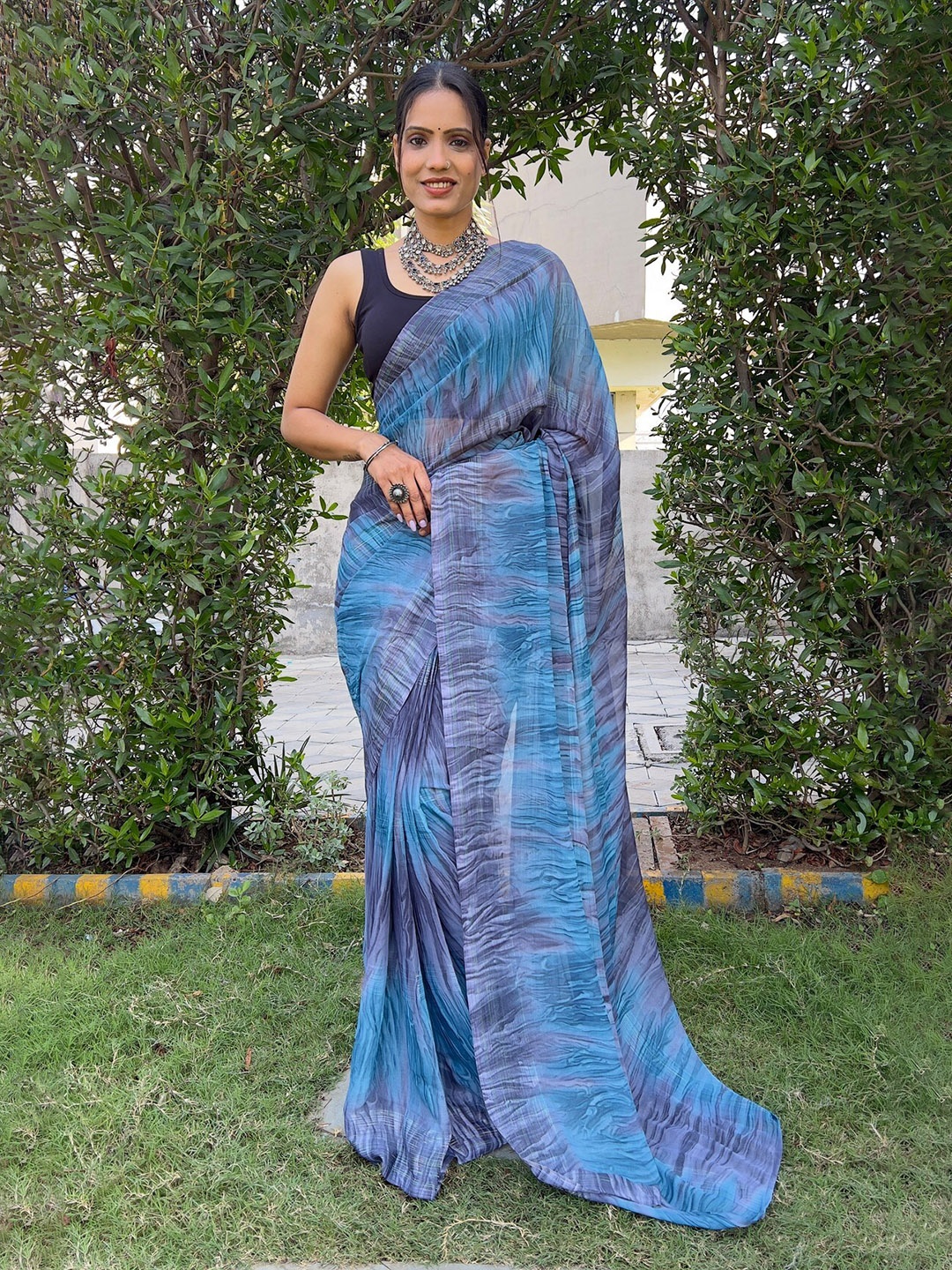 

Reeta Fashion Abstract Printed Saree, Blue