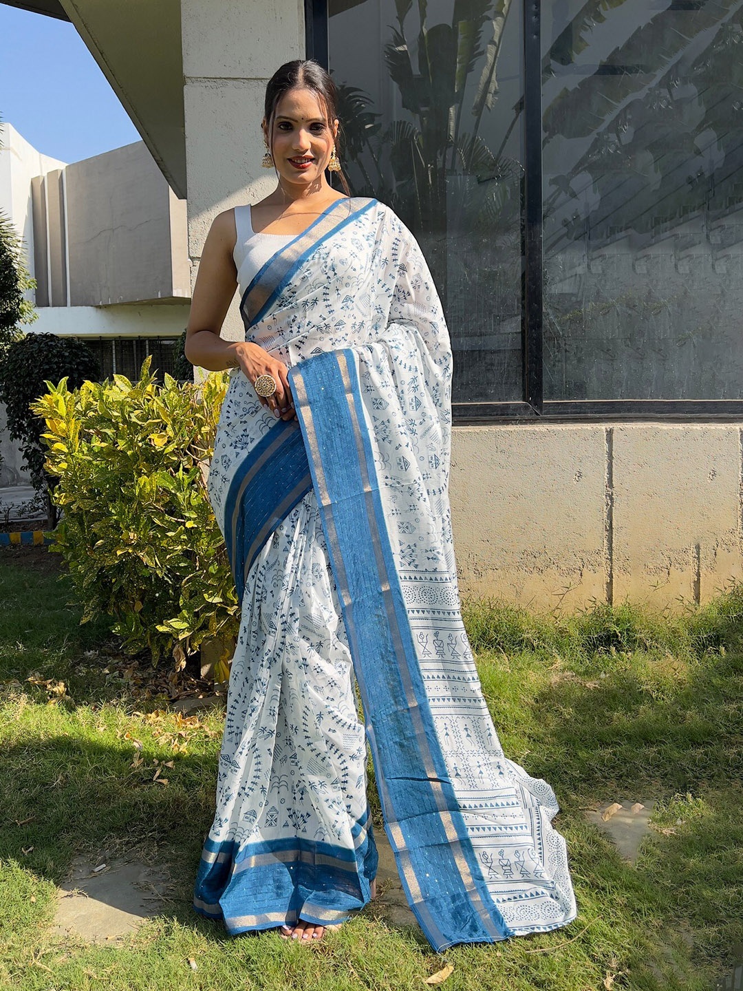

Reeta Fashion Ethnic Motifs Printed Zari Silk Blend Saree, Blue