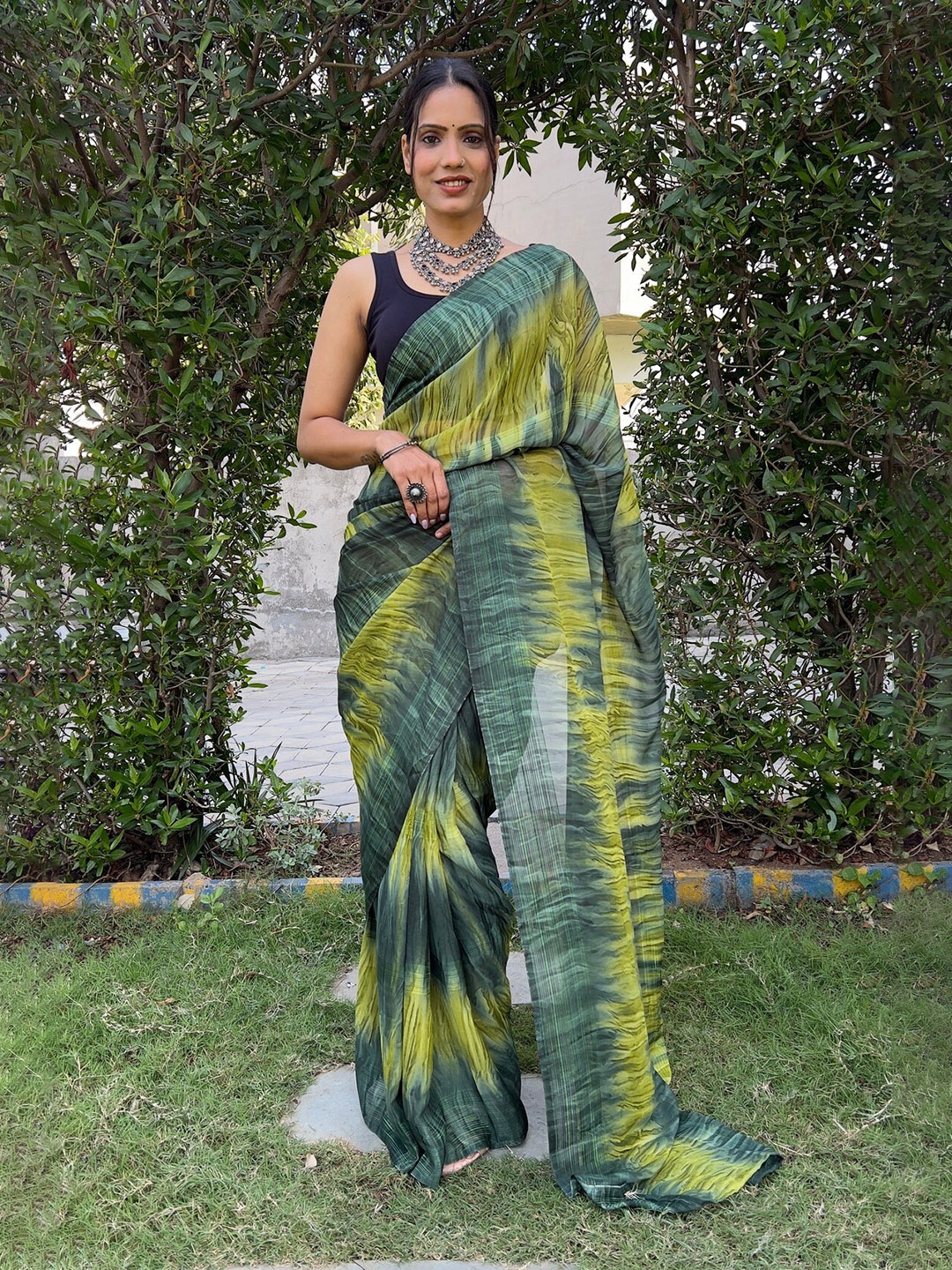 

Reeta Fashion Abstract Printed Ready to Wear Saree, Grey