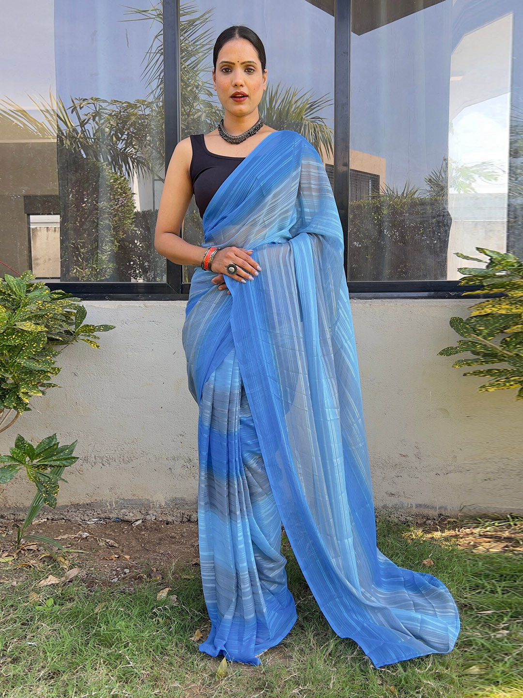 

Reeta Fashion Striped Saree, Blue