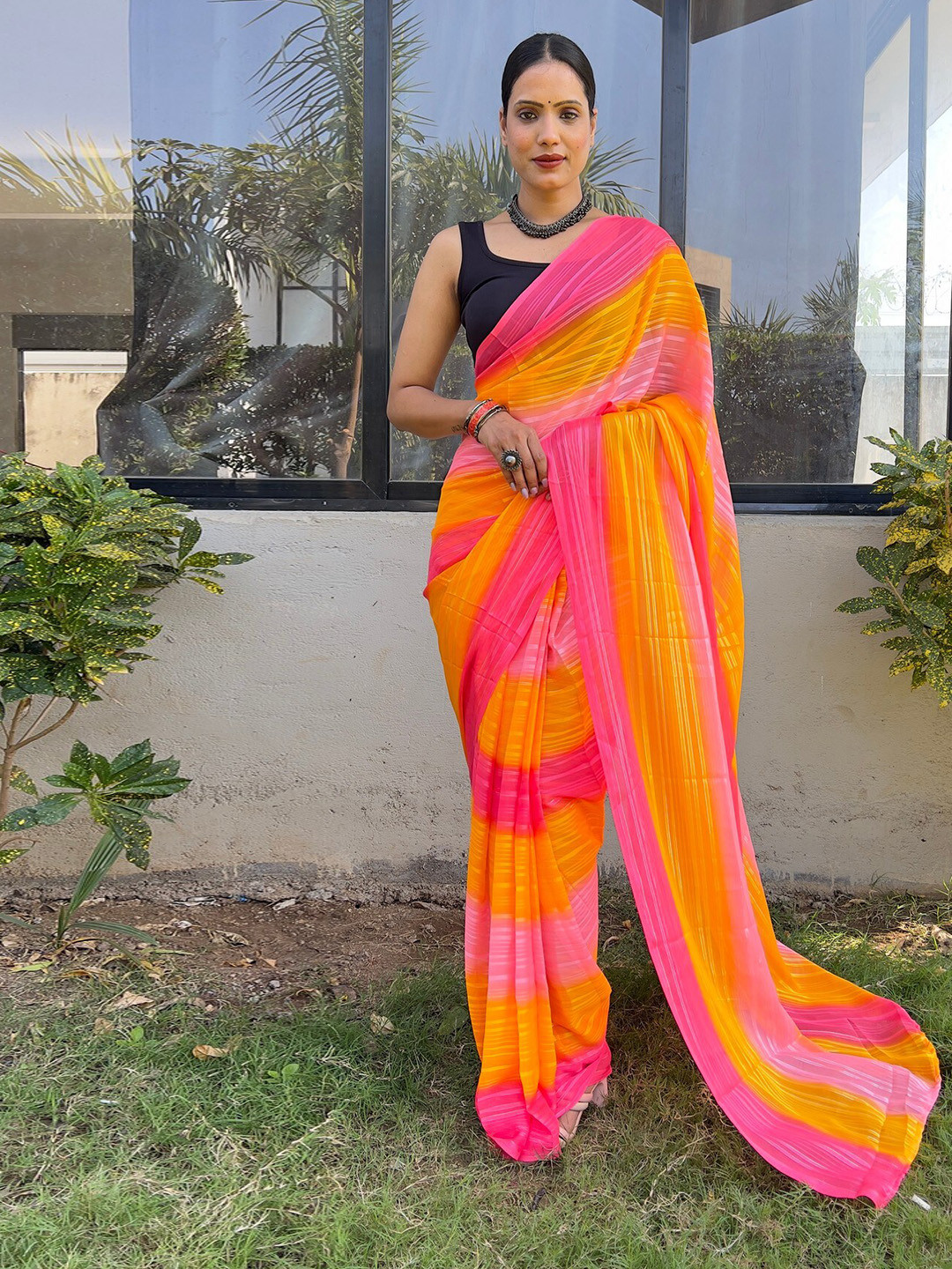 

Reeta Fashion Striped Saree, Pink