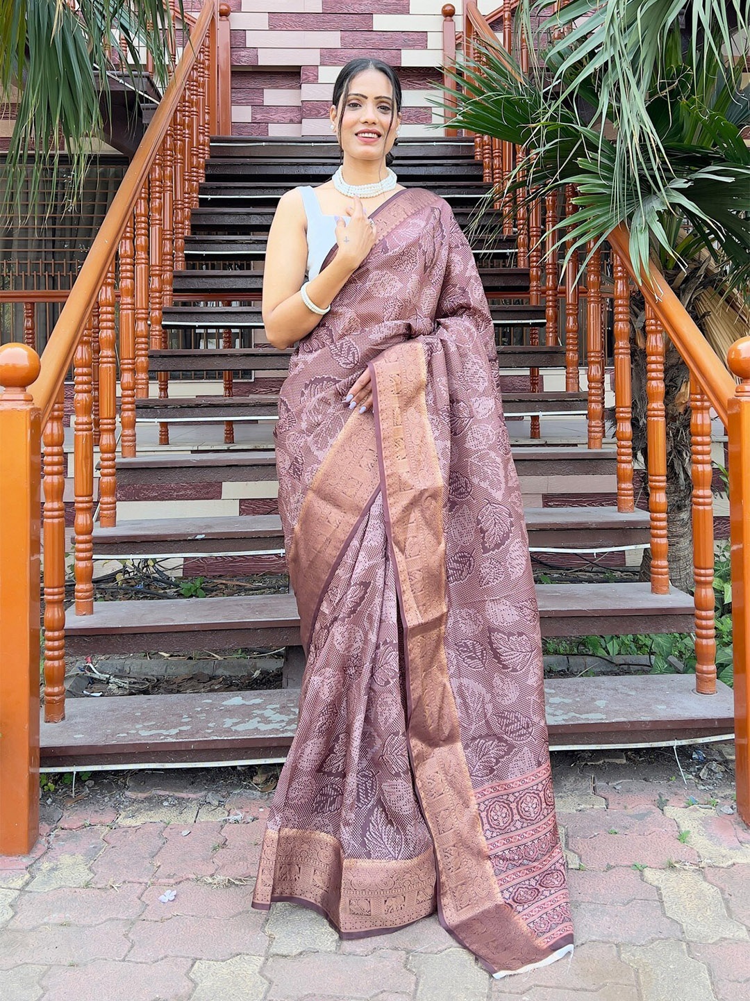 

Reeta Fashion Floral Printed Zari Silk Blend Saree, Lavender