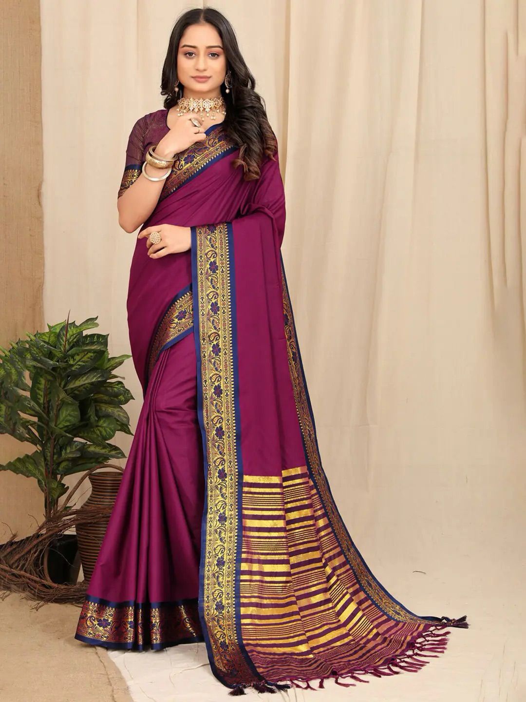 

Reeta Fashion Zari Silk Blend Saree, Burgundy