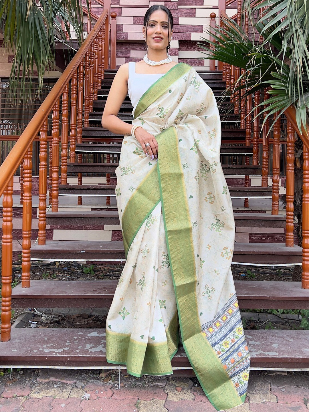 

Reeta Fashion Floral Printed Zari Silk Blend Saree, Cream