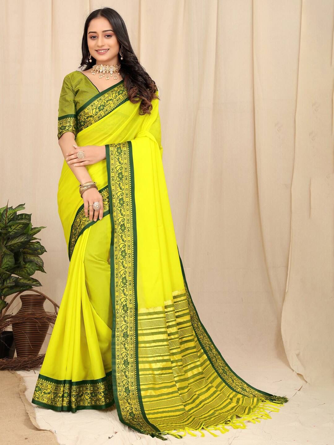 

Reeta Fashion Zari Silk Blend Saree, Yellow