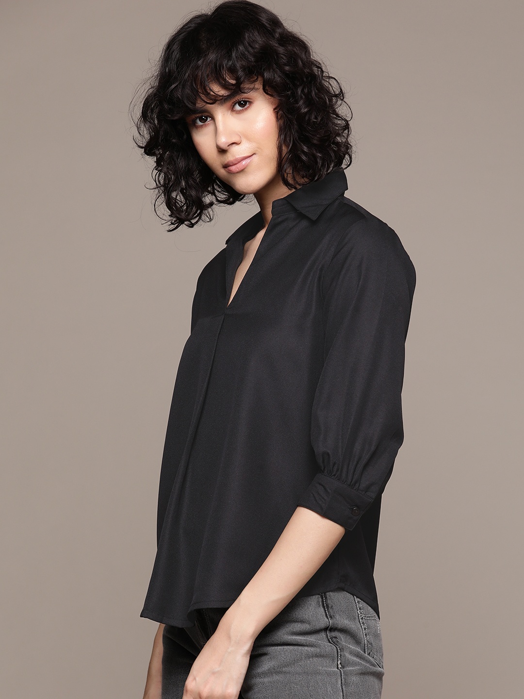 

The Roadster Lifestyle Co. Cuffed Sleeves Shirt Style Top, Black