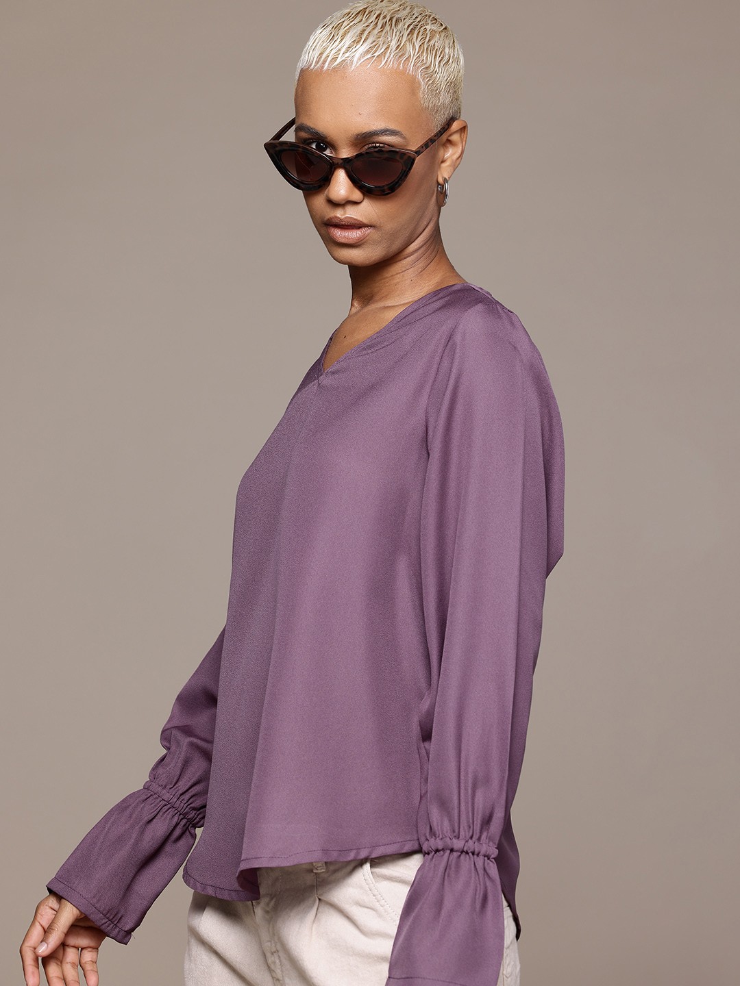 

The Roadster Lifestyle Co. Bell Sleeves V-Neck Top, Mauve