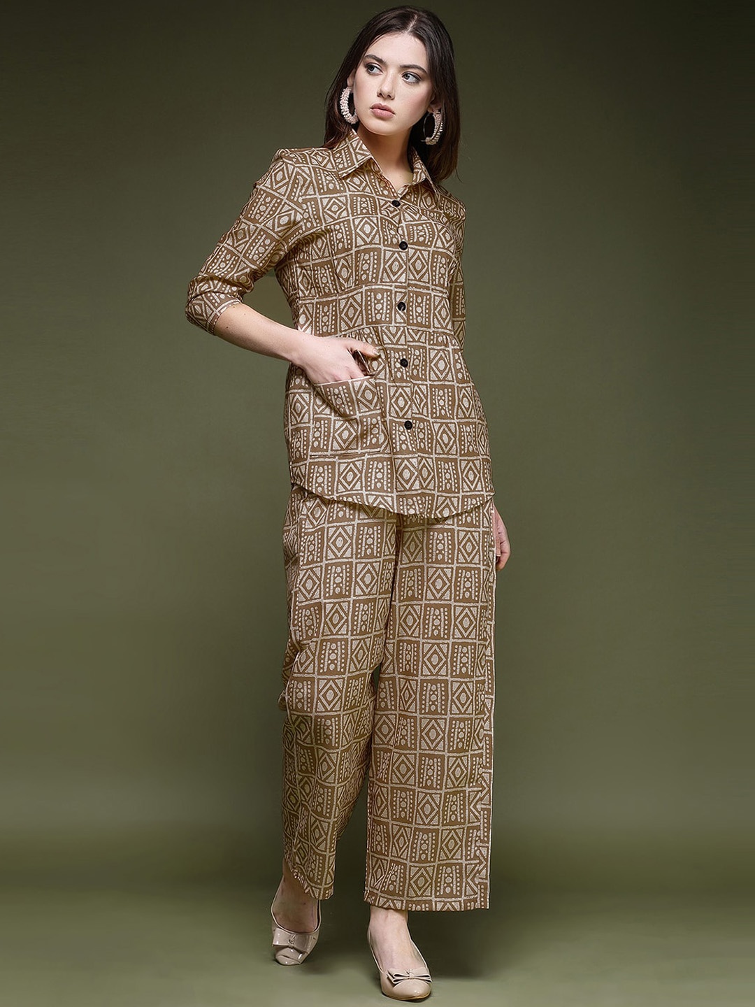 

KALINI Printed Shirt Collar Shirt & Trousers, Brown