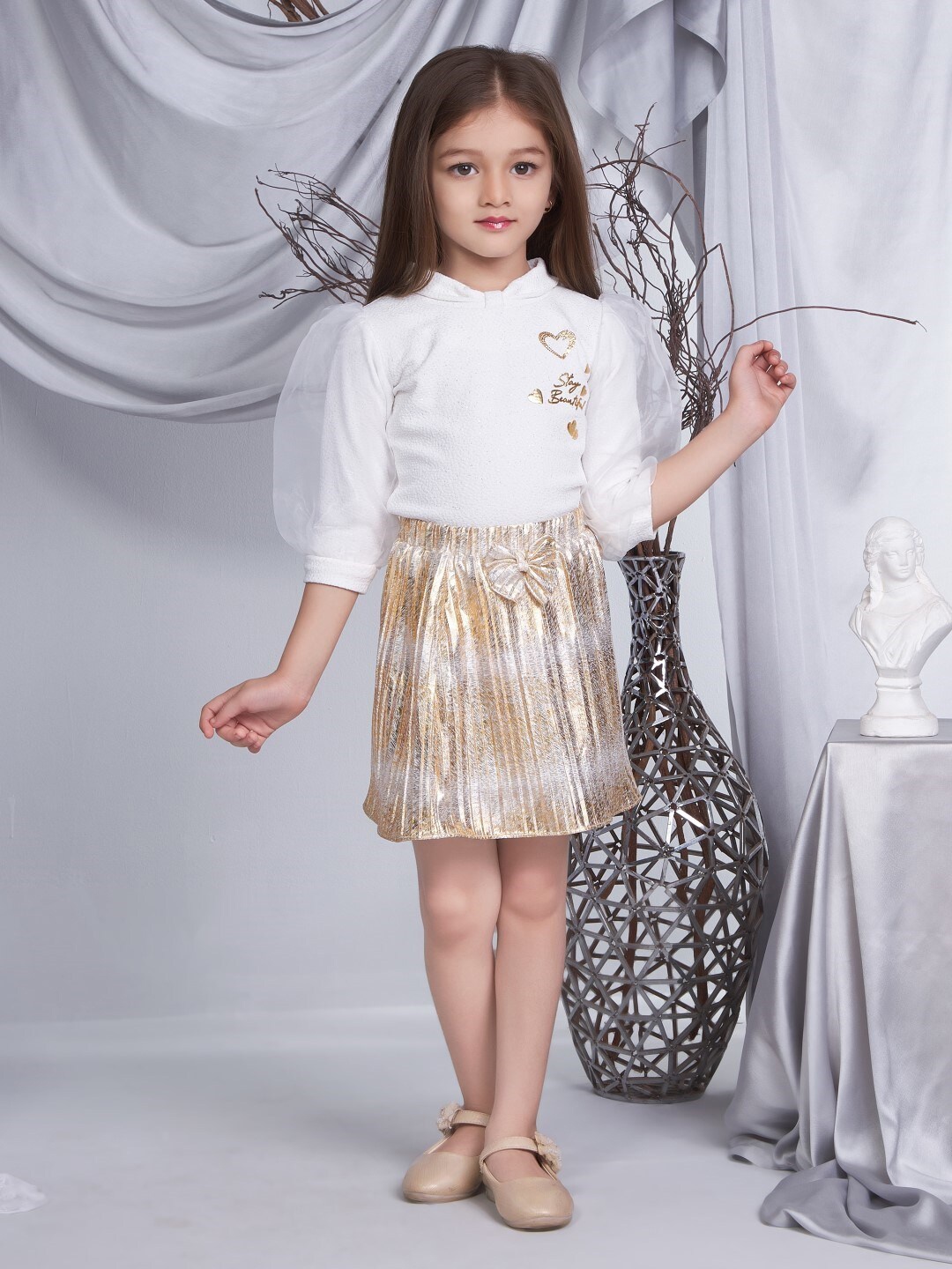 

Peppermint Infants Self Design Puff Sleeves Top With Skirt, Gold