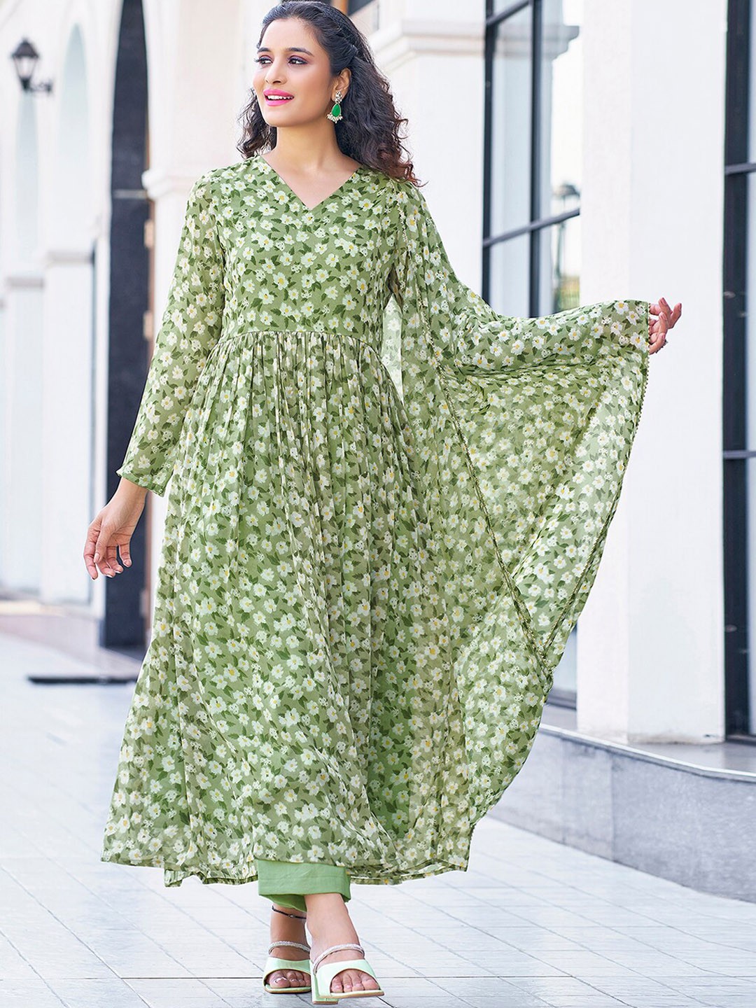 

SKYLEE Green & Yellow Floral Printed Empire Anarkali Kurta & Trousers With Dupatta