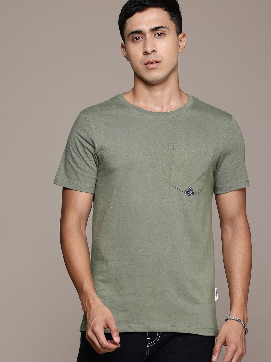 

The Roadster Lifestyle Co. Men T-shirt With Chest Pocket, Olive