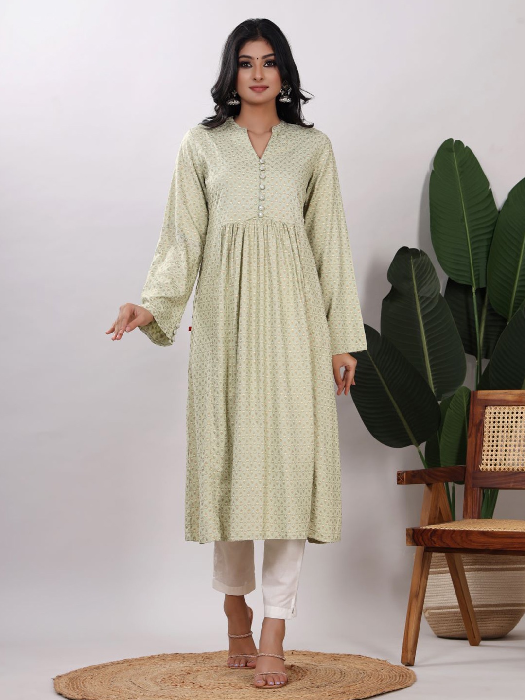 

VASVI Floral Printed Mandarin Collar Bell Sleeves A-Line Kurta, Green