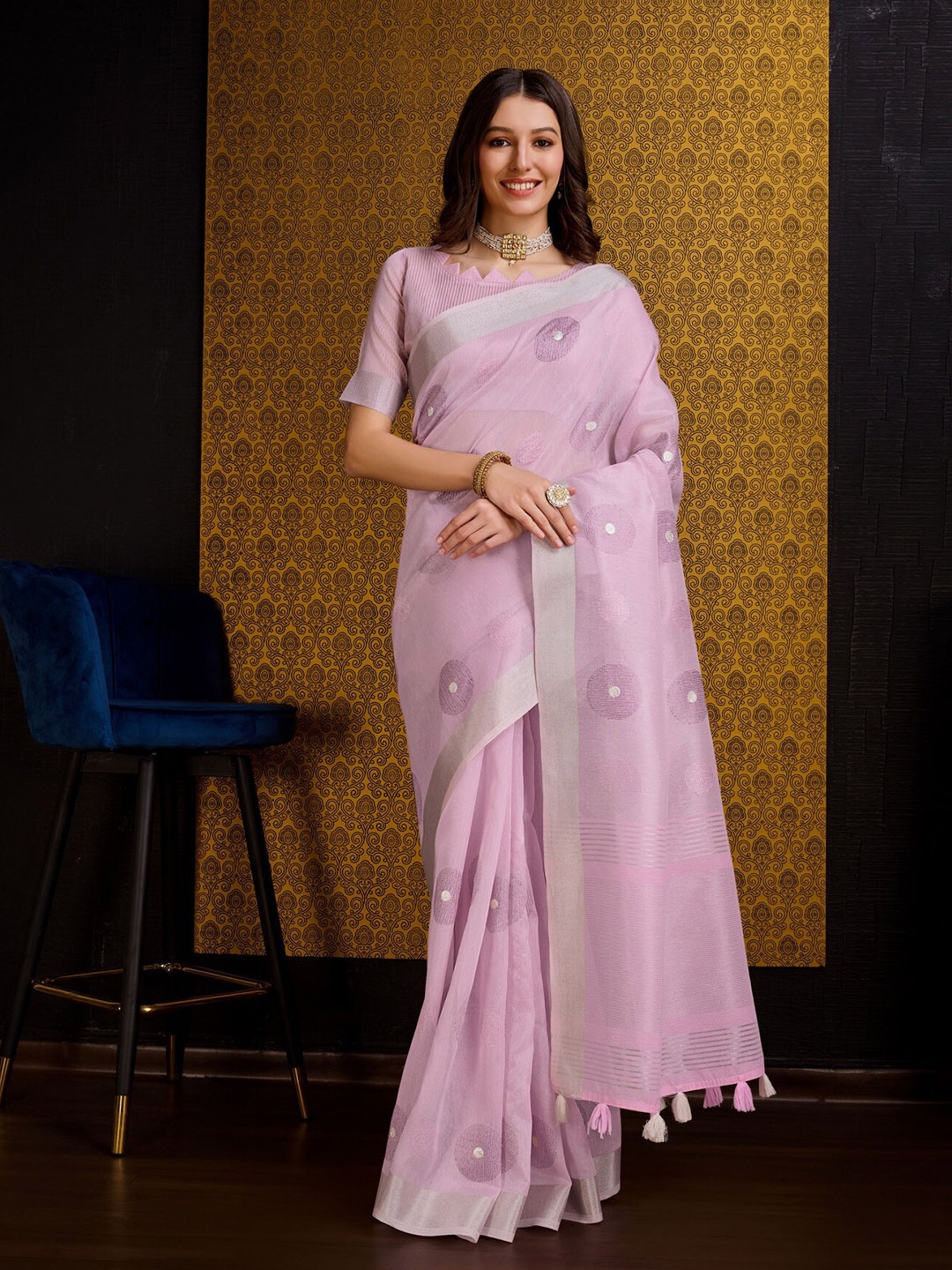 

Mitera Pink Geometric Embroidered Zari Linen & Silk Saree
