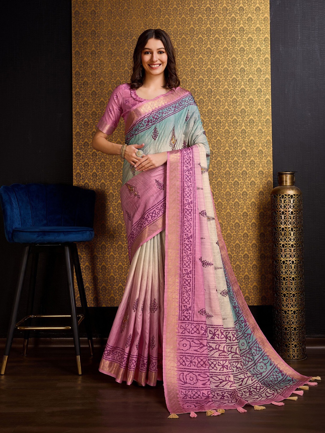 

Mitera Pink Floral Printed Zari Pure Silk Saree, Peach