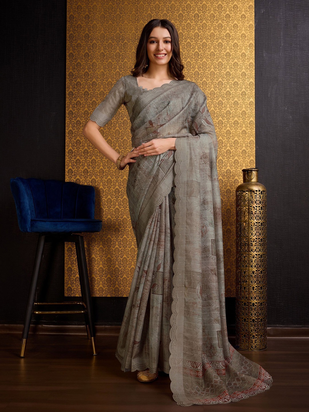 

Mitera Grey Floral Printed Sequinned Organza Saree