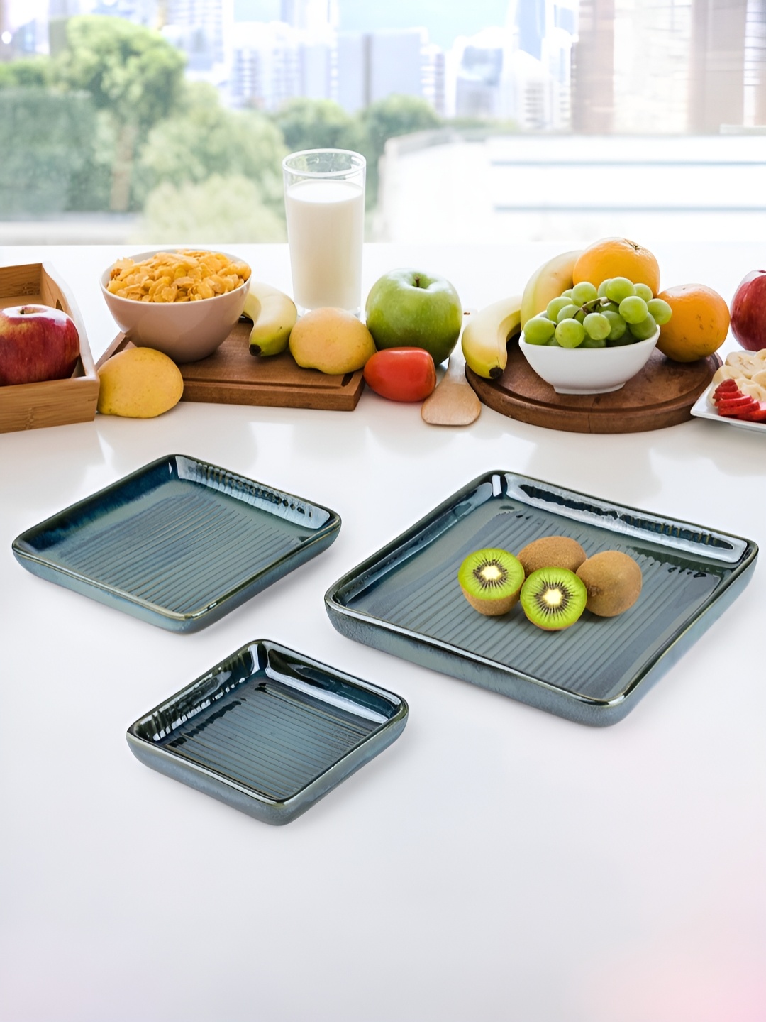 

The Better Home Green & 3 Pieces Ceramic Plates