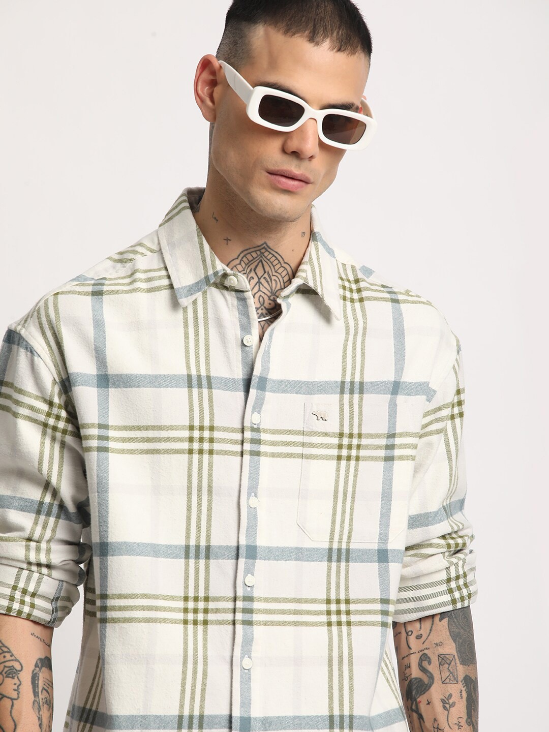

THE BEAR HOUSE Men Checked Relaxed Fit Spread Collar Casual Shirts, White