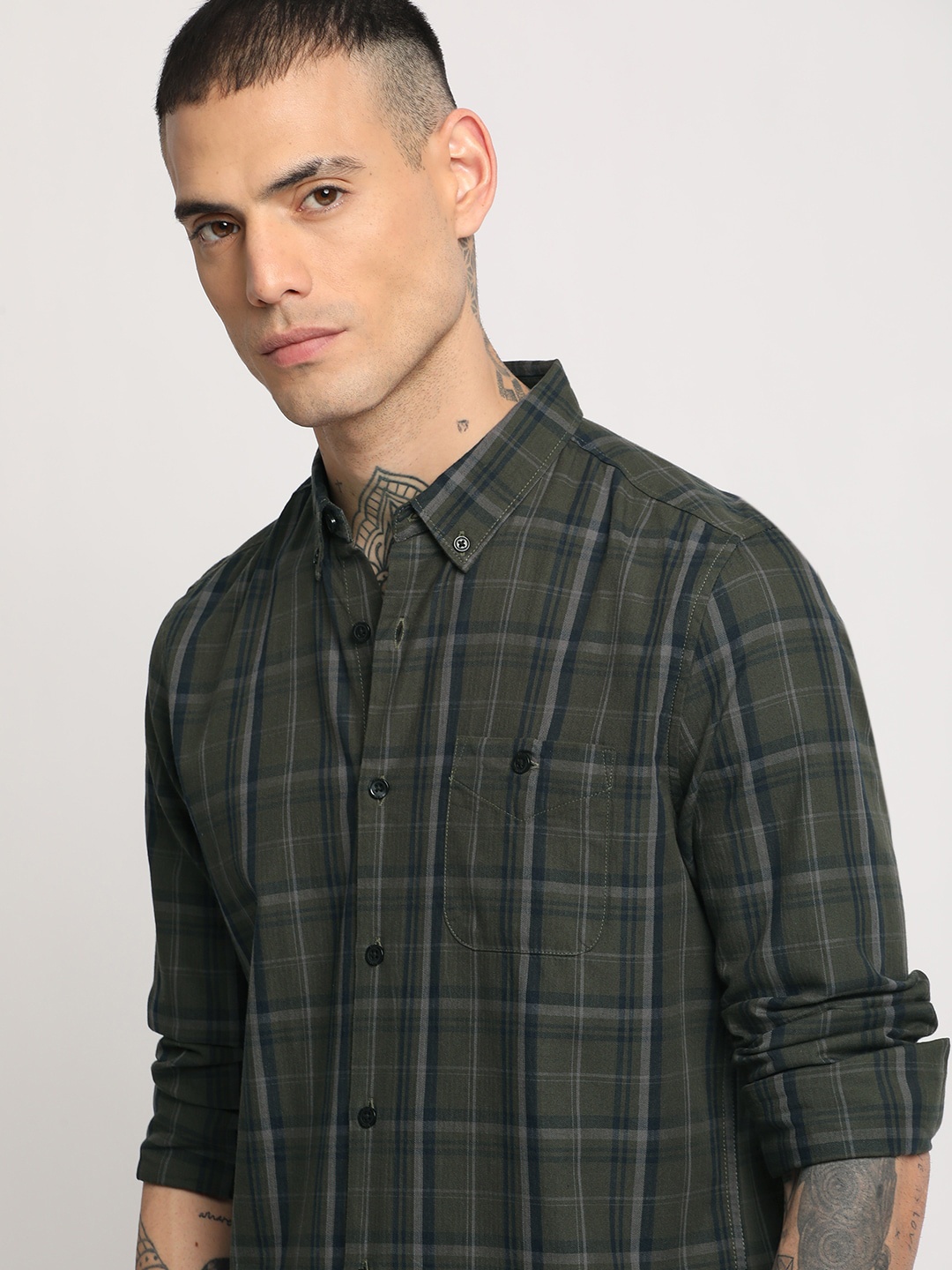 

THE BEAR HOUSE Men Checked Slim Fit Button-Down Collar Casual Shirts, Green