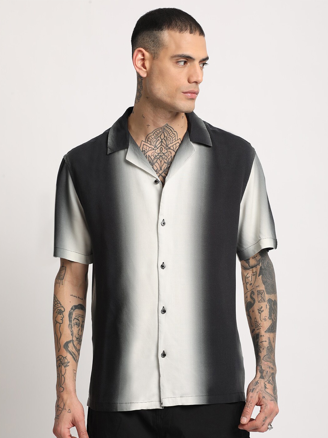 

THE BEAR HOUSE Colourblocked Cuban Collar Short Sleeves Casual Shirt, Green