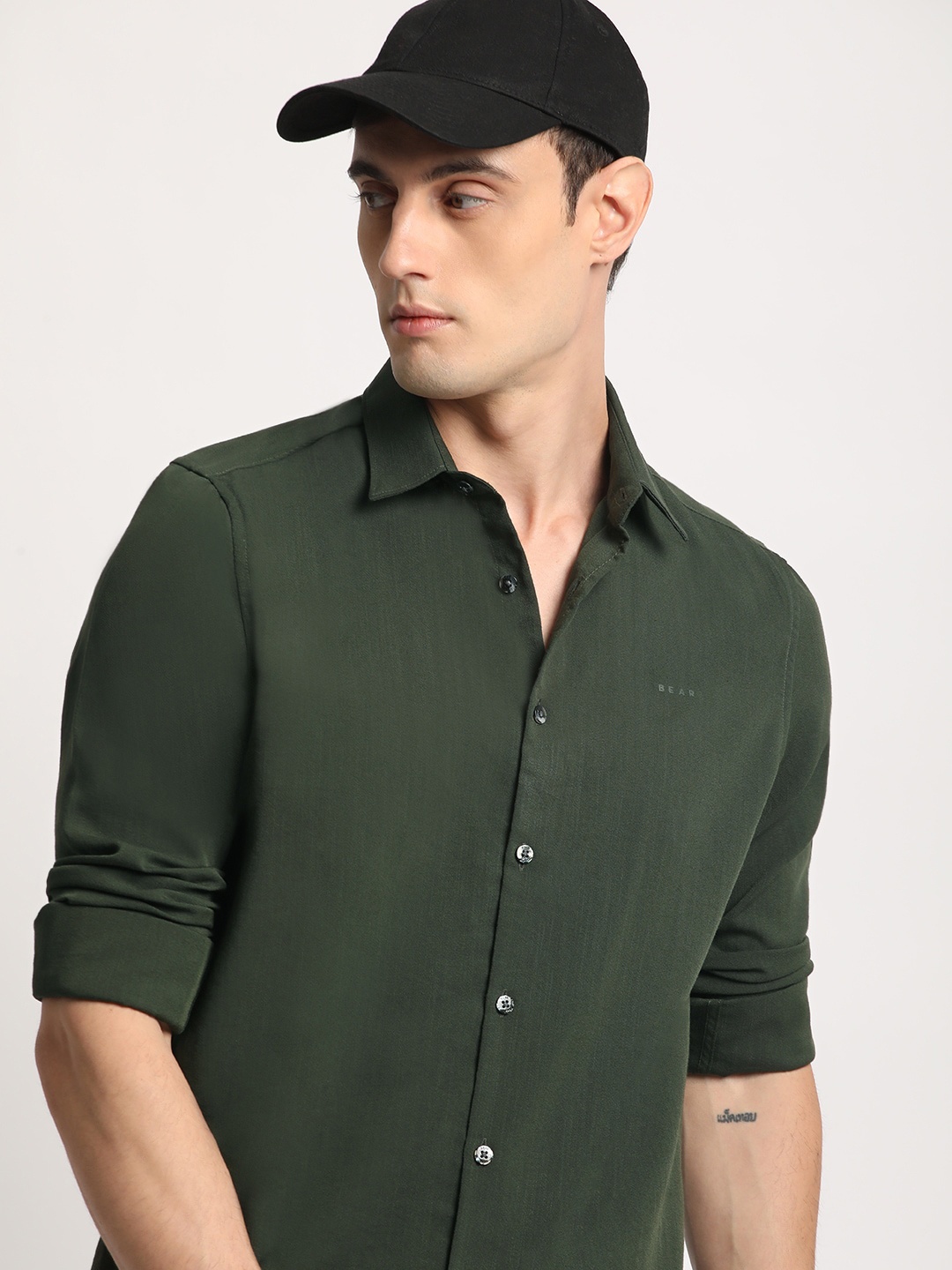 

THE BEAR HOUSE Men Slim Fit Spread Collar Casual Shirt, Green