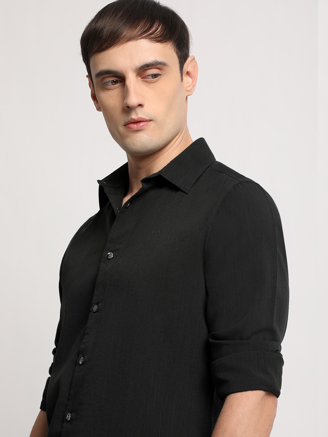 

THE BEAR HOUSE Men Solid Slim Fit Spread Collar Casual Shirts, Black