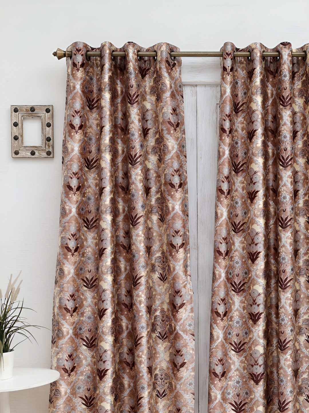 

Ariana Brown & White Floral Eyelet Window Curtain