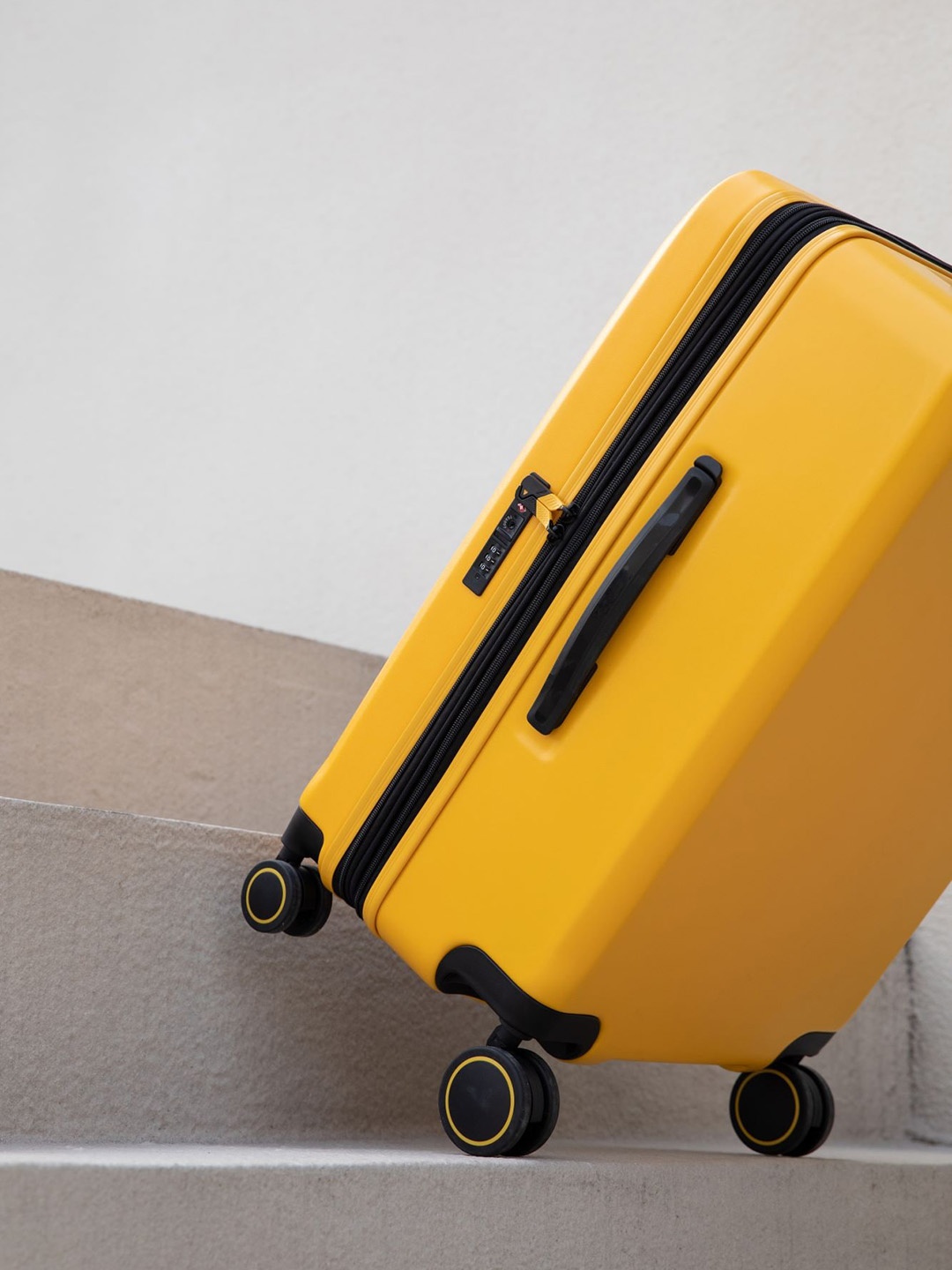 

VERAGE Freeland Hard Sided Medium Trolley Bag, Yellow