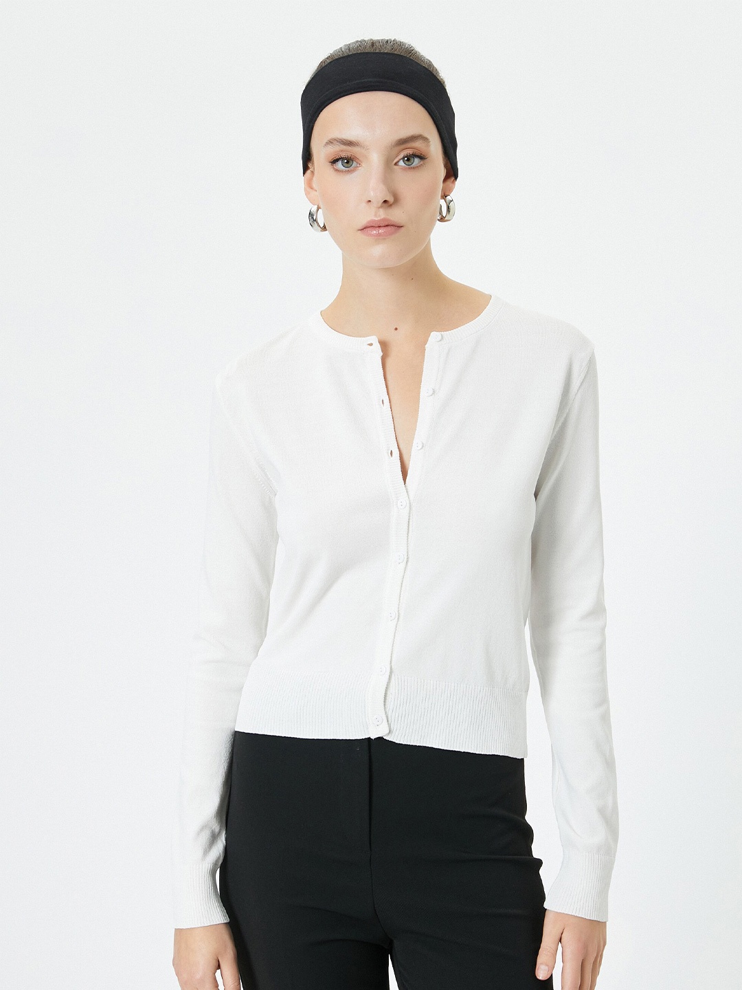 

Koton Round Neck Long Sleeves Crop Cardigan Sweater, Off white