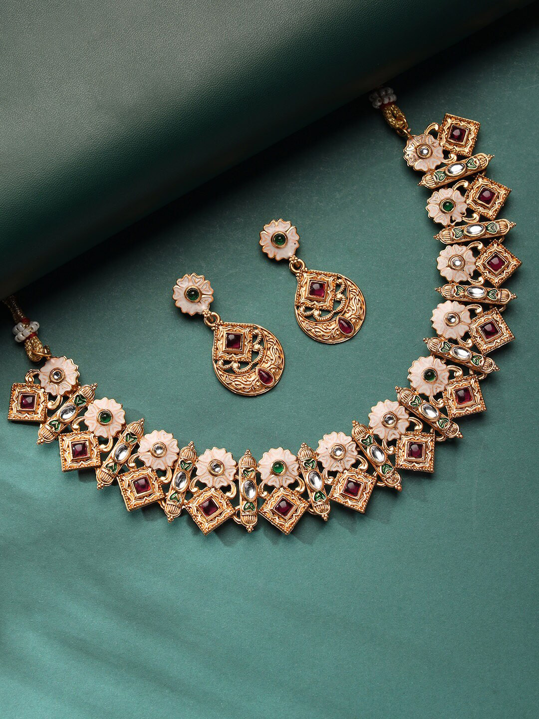 

justpeachy Gold-Plated Stones-Studded Jewellery Set