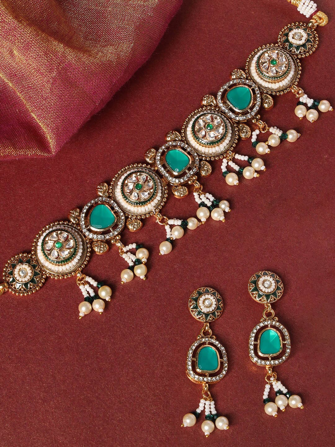 

justpeachy Gold-Plated Kundan-Studded Jewellery Set