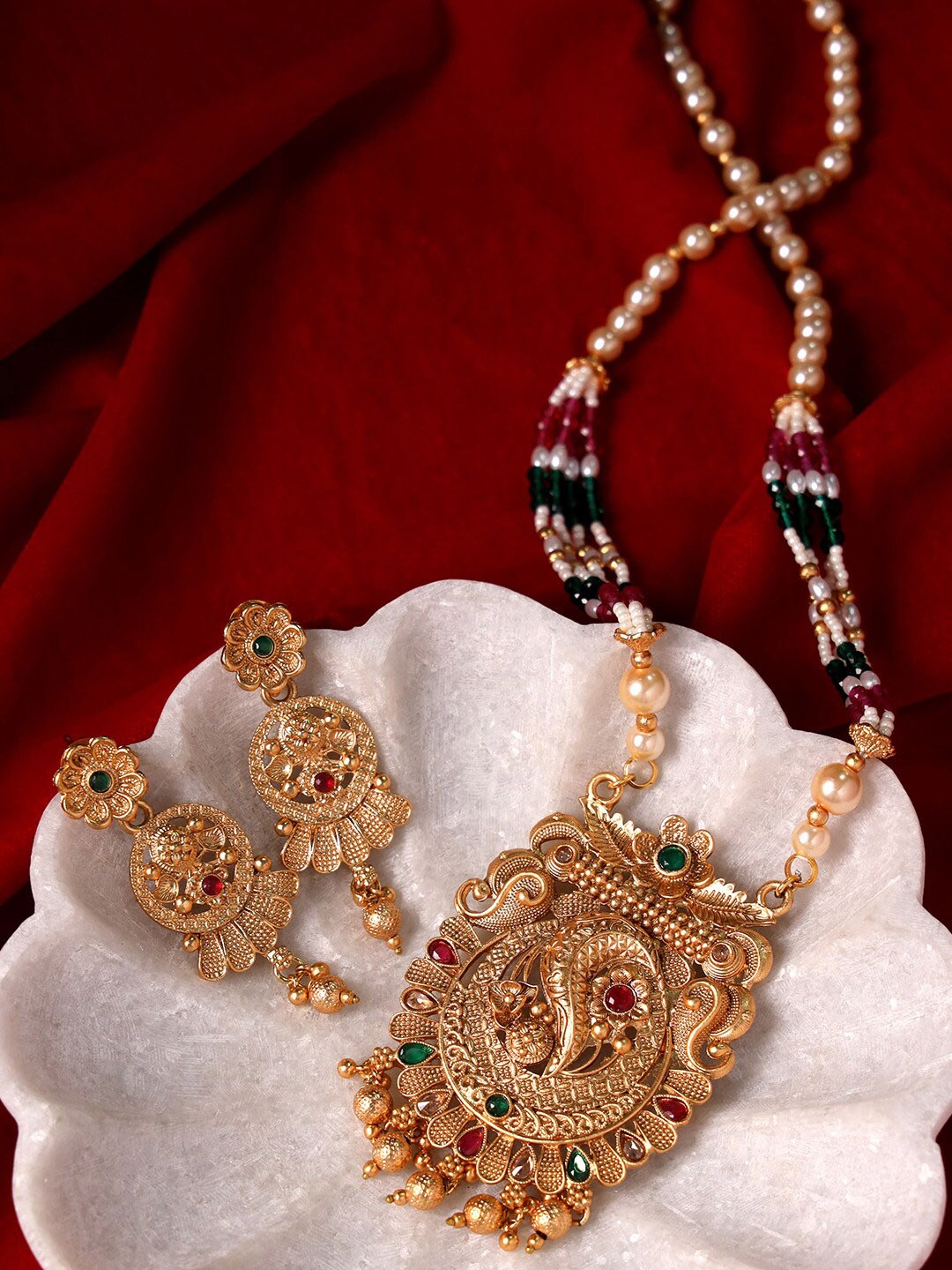 

justpeachy Gold-Plated Stones-Studded & Beaded Jewellery Set