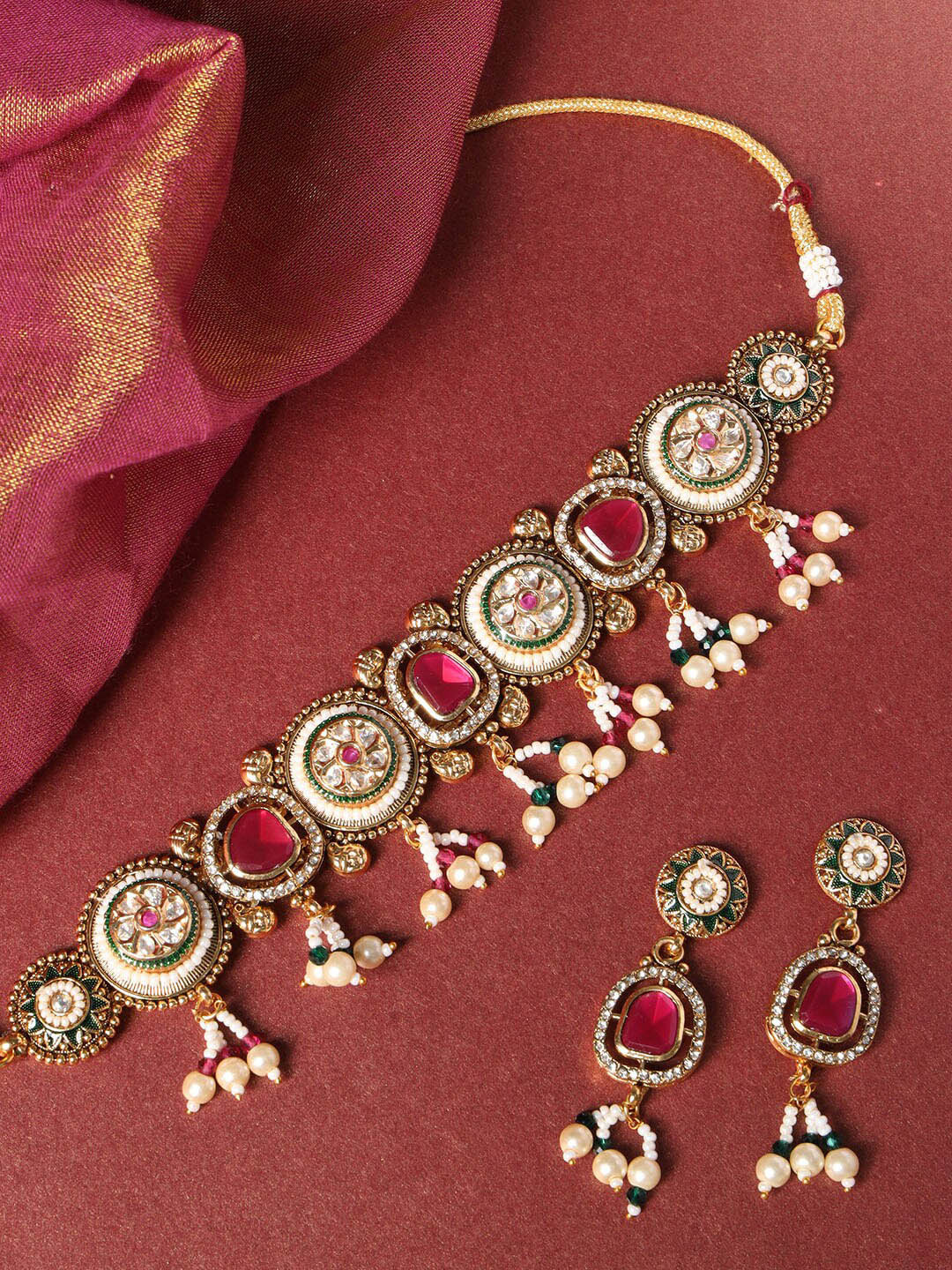 

justpeachy Gold-Plated Kundan-Studded & Beaded Jewellery Set