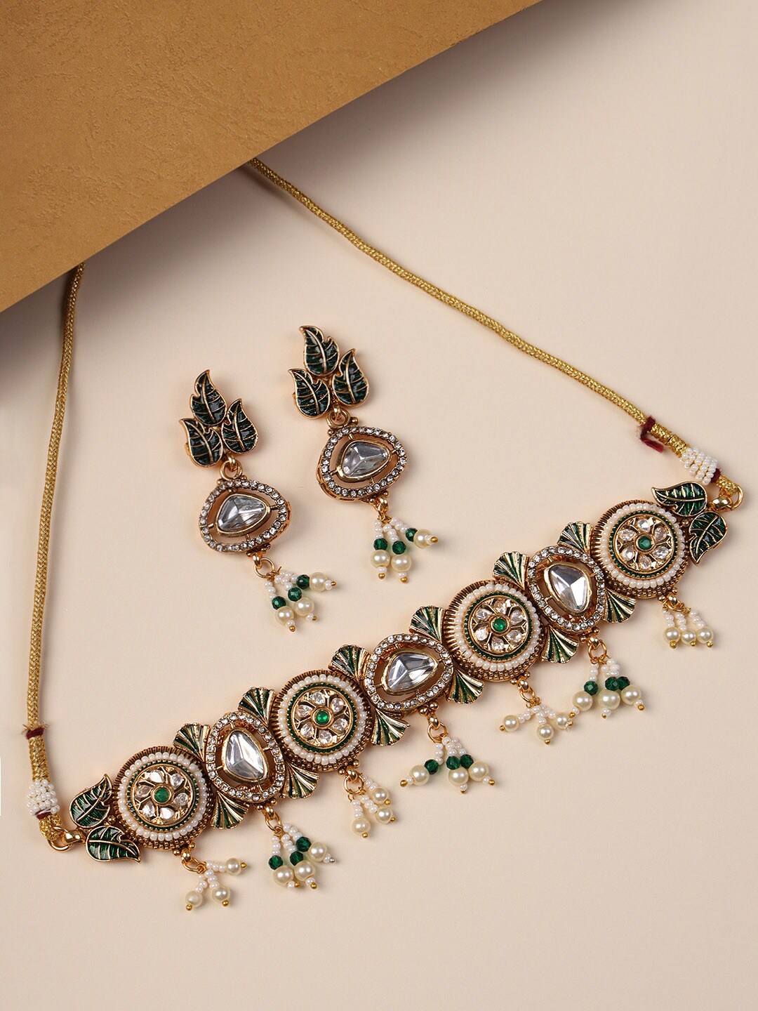 

justpeachy Gold-Plated Kundan Stones-Studded & Beaded Jewellery Set