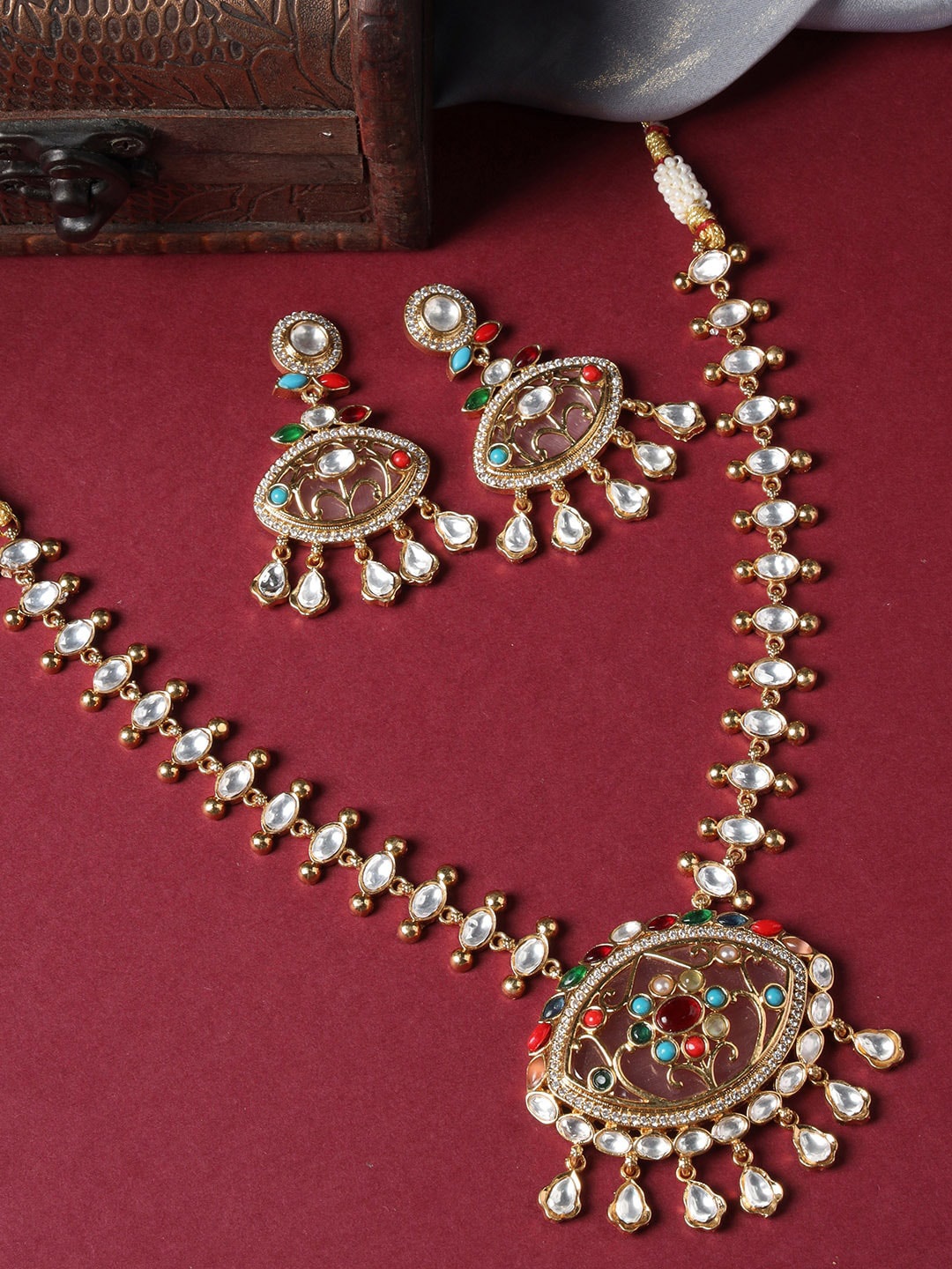 

justpeachy Gold-Plated Kundan-Studded Jewellery Set