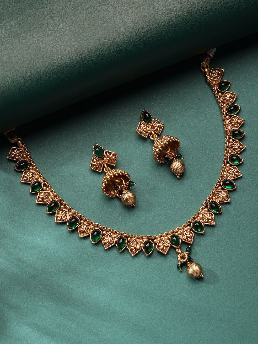 

justpeachy Gold-Plated Stone-Studded Jewellery Set