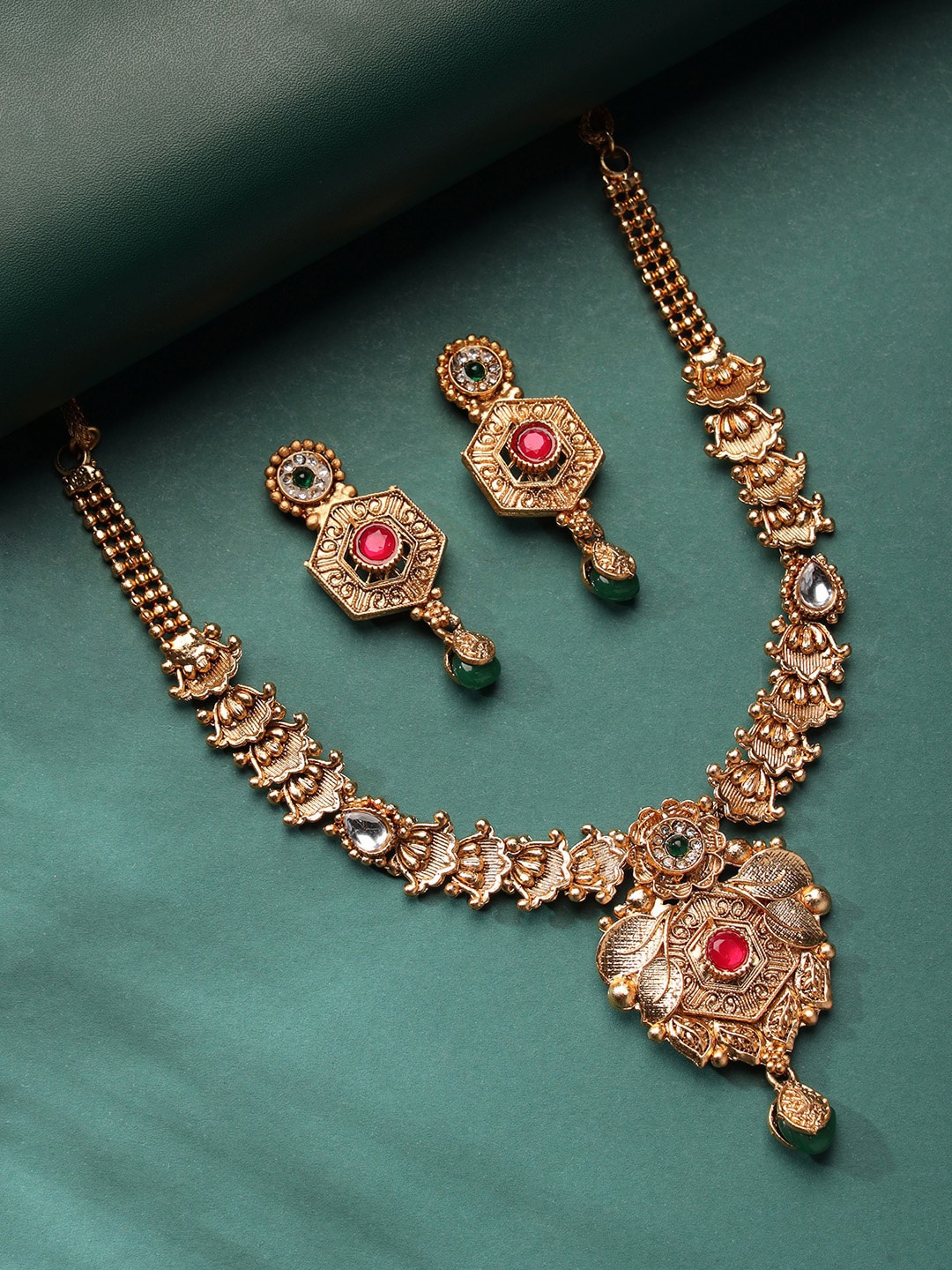 

justpeachy Gold-Plated Stones-Studded & Beaded Jewellery Set