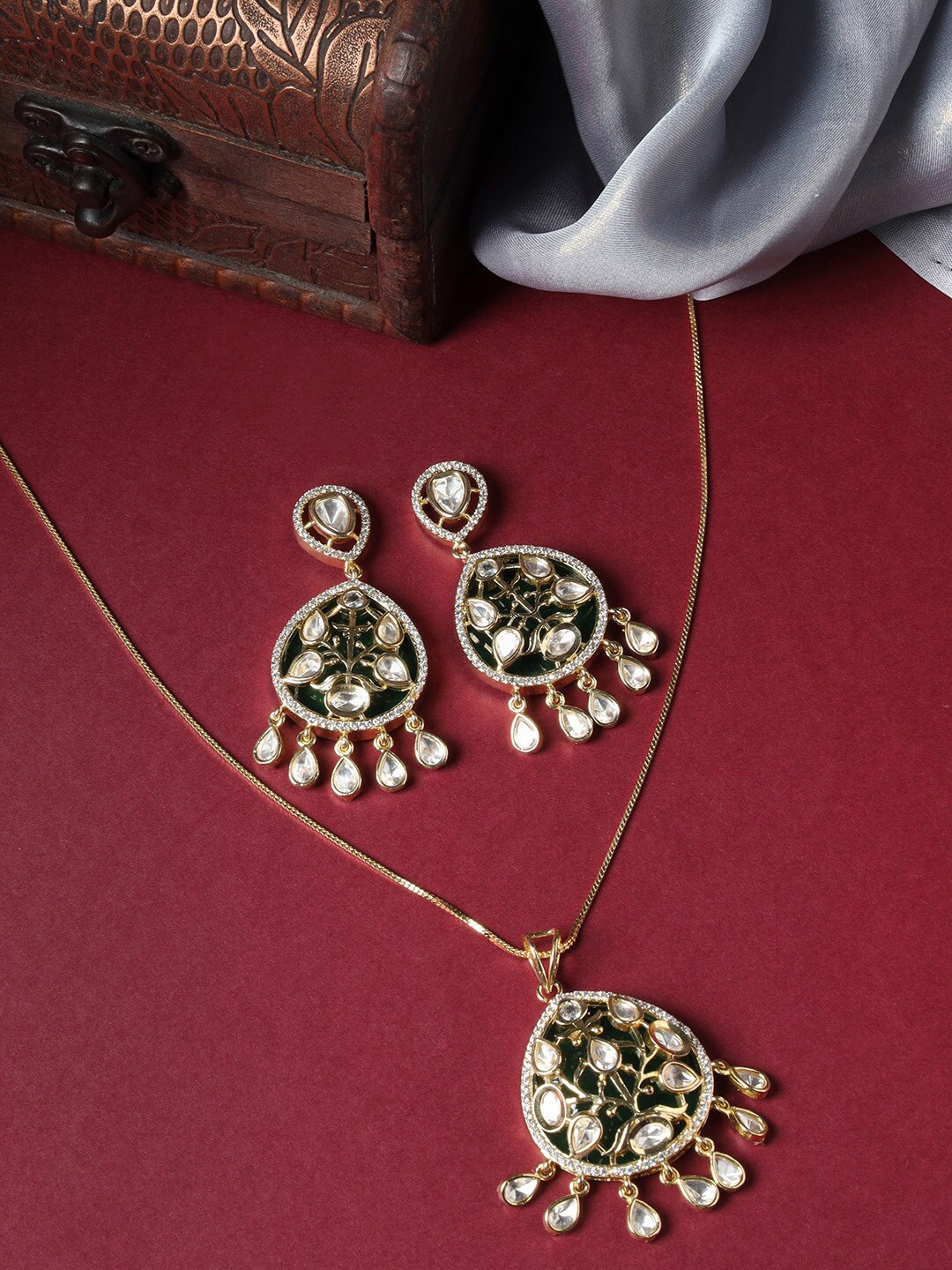 

justpeachy Gold Plated Stone Studded Jewellery Set