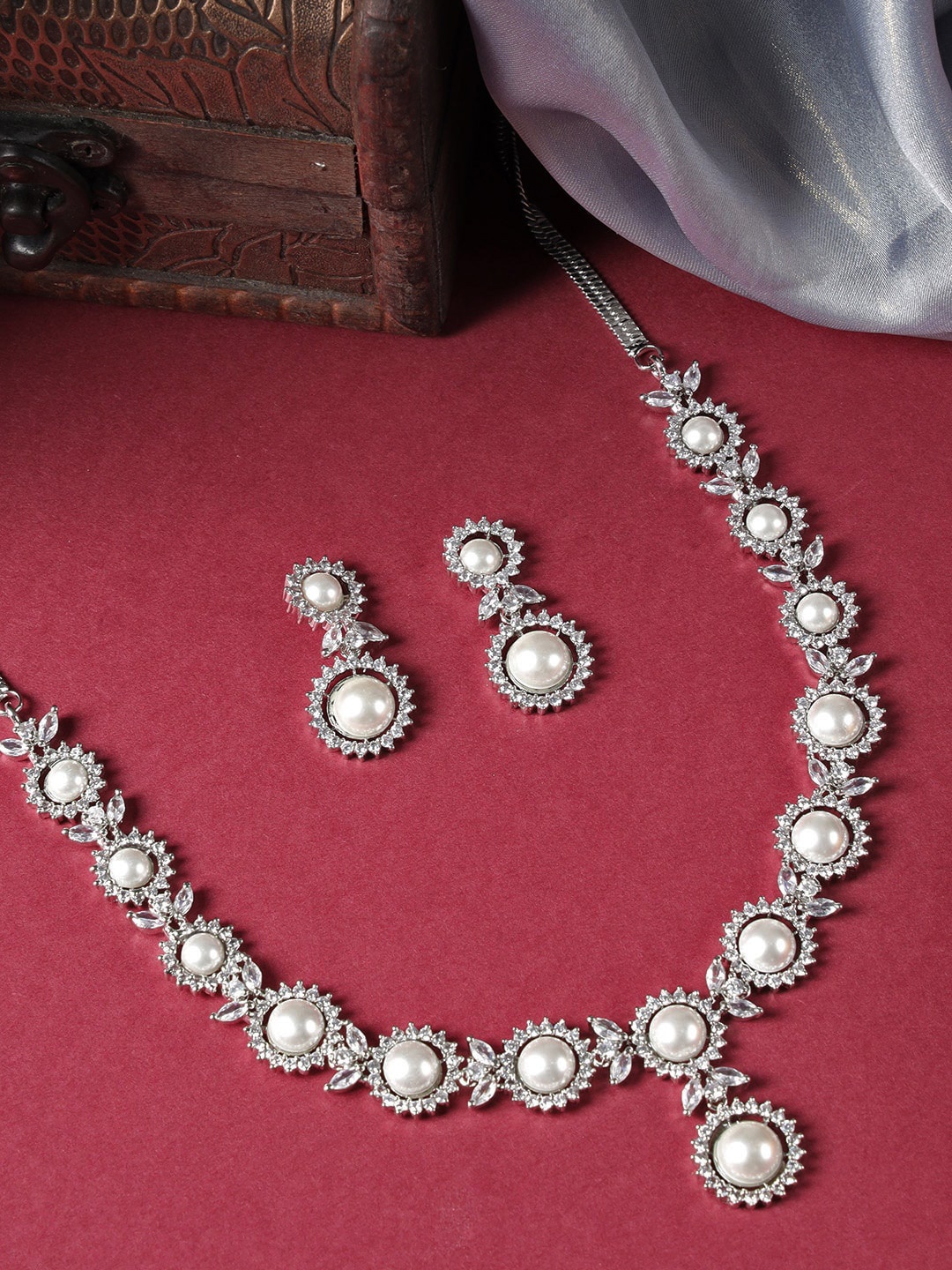 

justpeachy Silver-Plated Stones & Pearls-Studded Jewellery Set