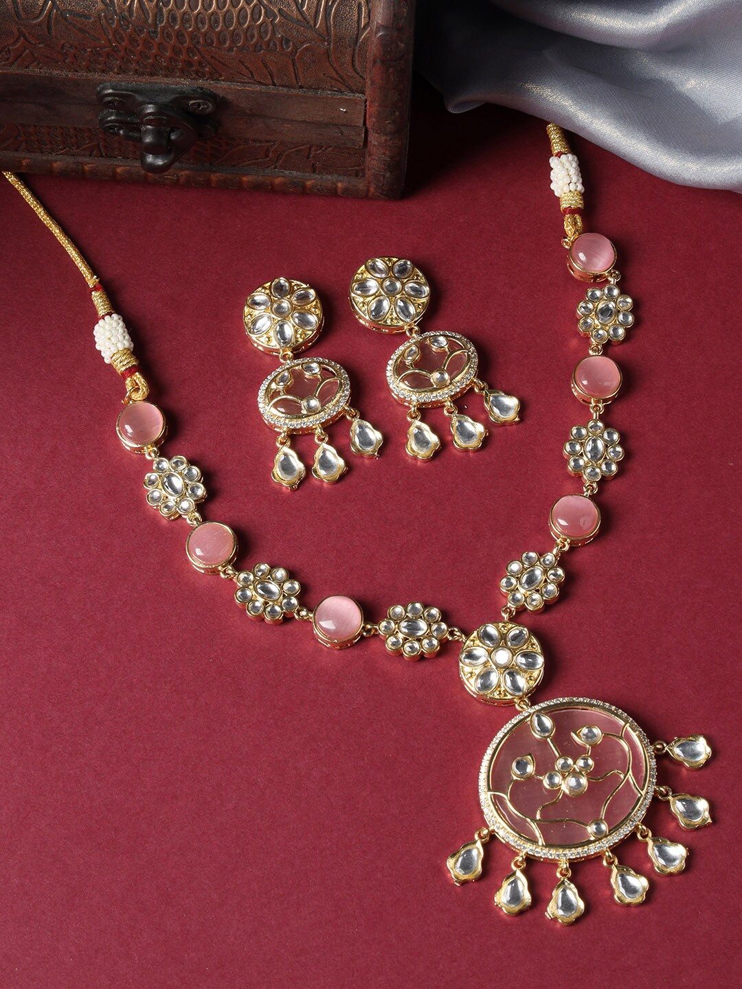 

justpeachy Gold-Plated Stones-Studded Jewellery Set