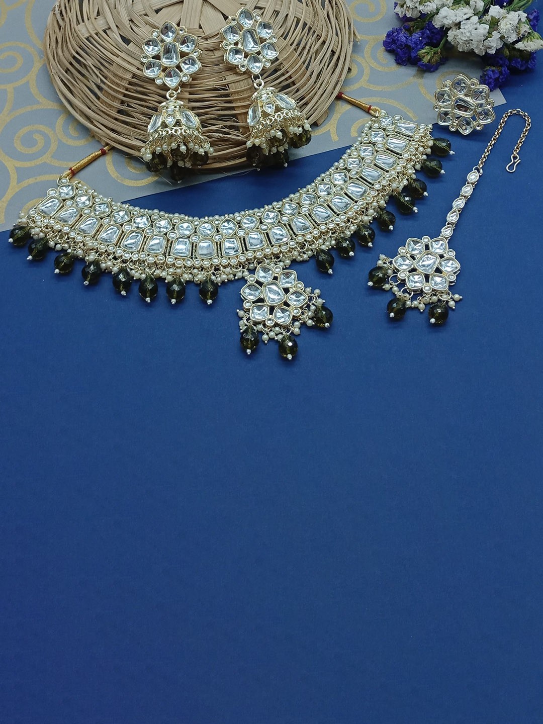 

AASHISH IMITATION Gold-Plated Kundan-Studded & Beaded Jewellery Set