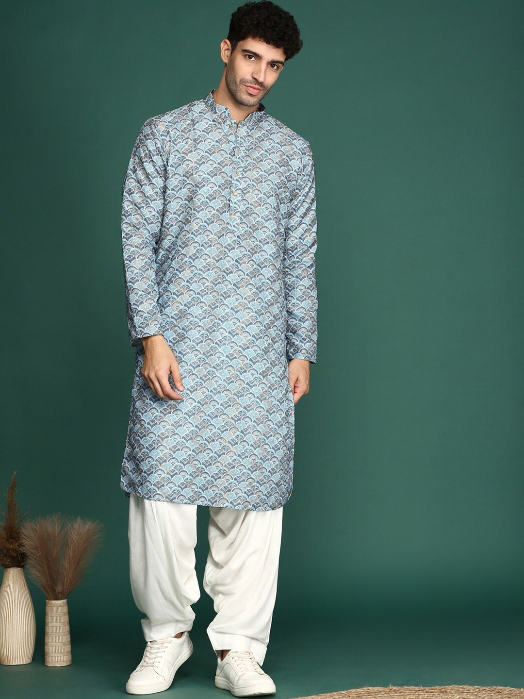 

Sangria Ethnic Motifs Printed Cotton Straight Kurta, Blue