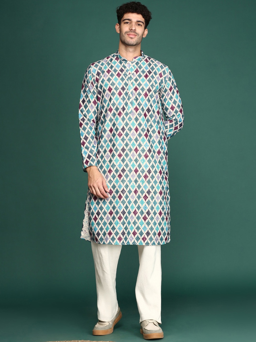 

Sangria Geometric Printed Sequin Embellished Cotton Mandarin Collar Kurta, Green