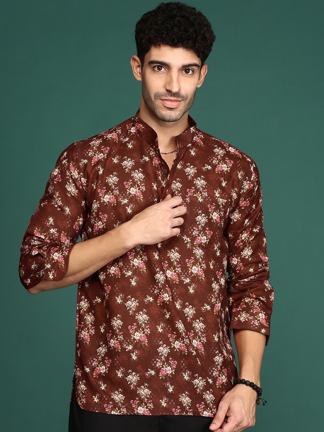 

Sangria Floral Printed Mandarin Collar Cotton Short Kurta, Red
