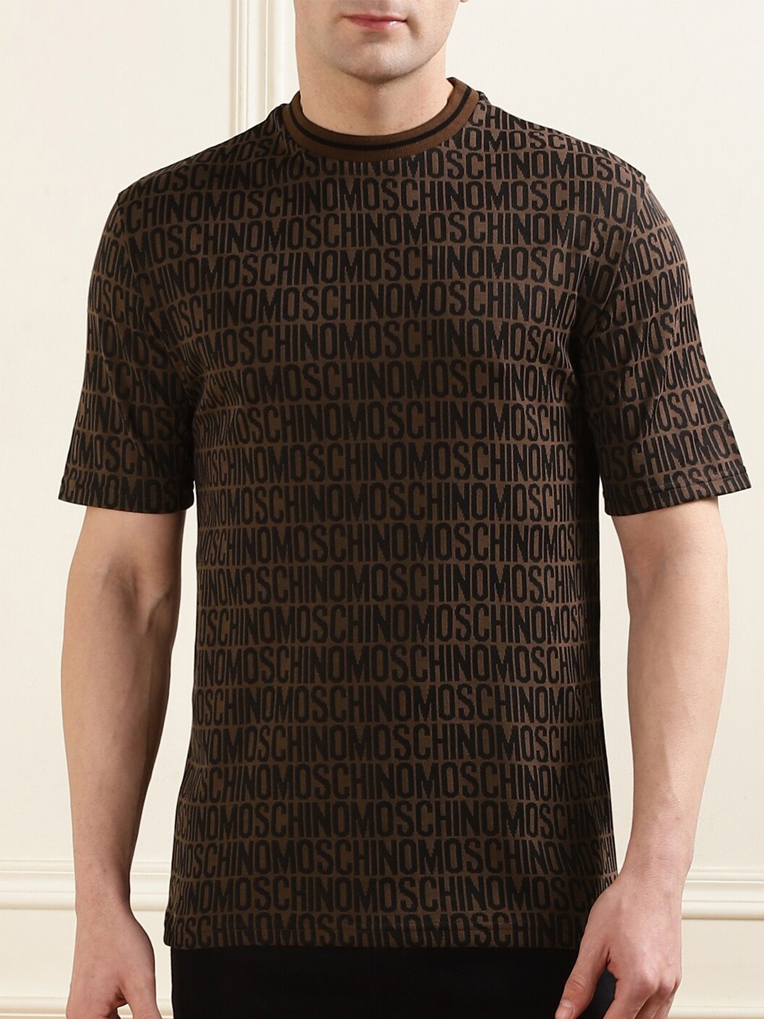 

MOSCHINO COUTURE Men Printed Henley Neck Pockets T-shirt, Brown