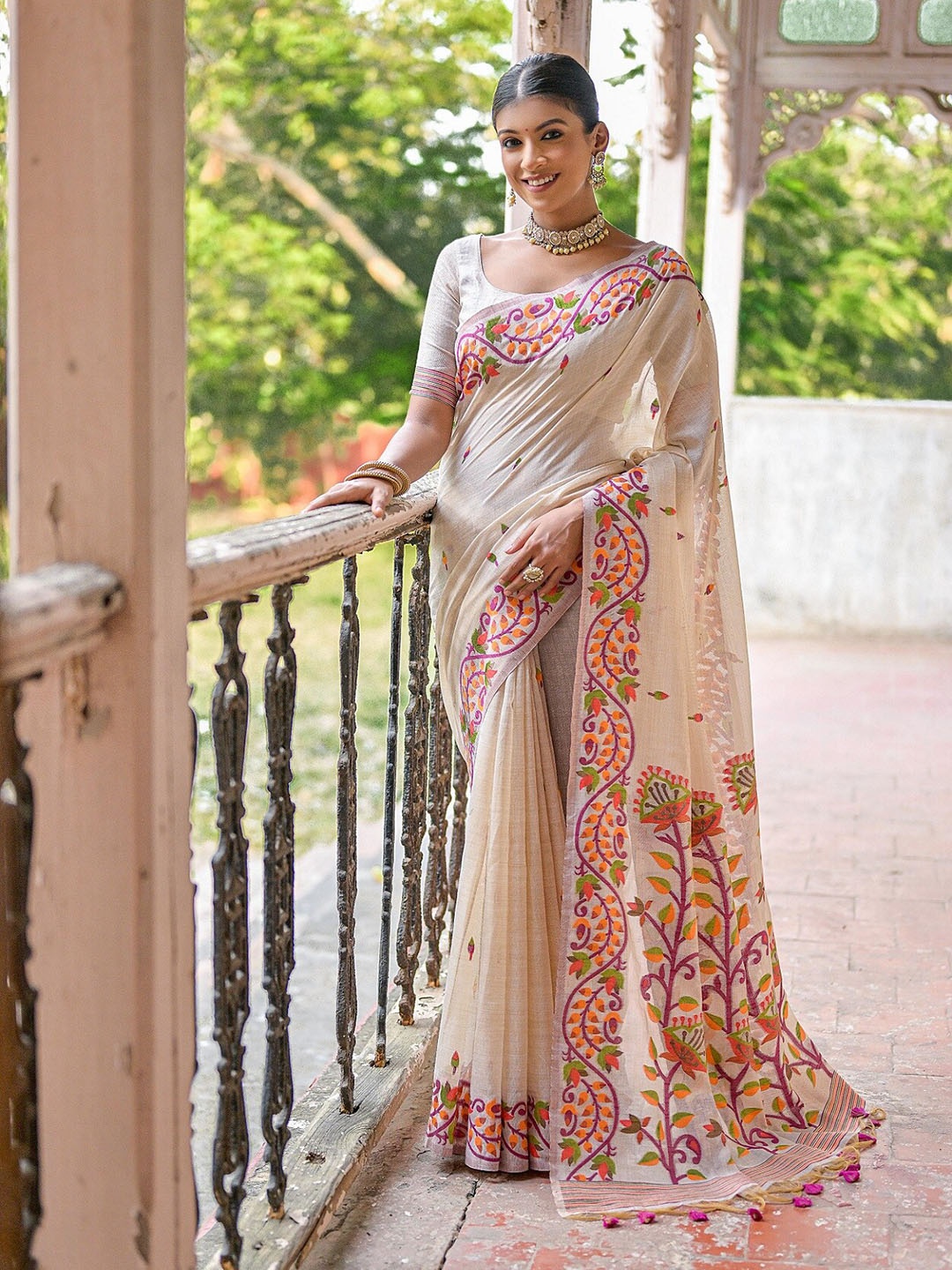 

Mitera Off White Floral Woven Design Saree