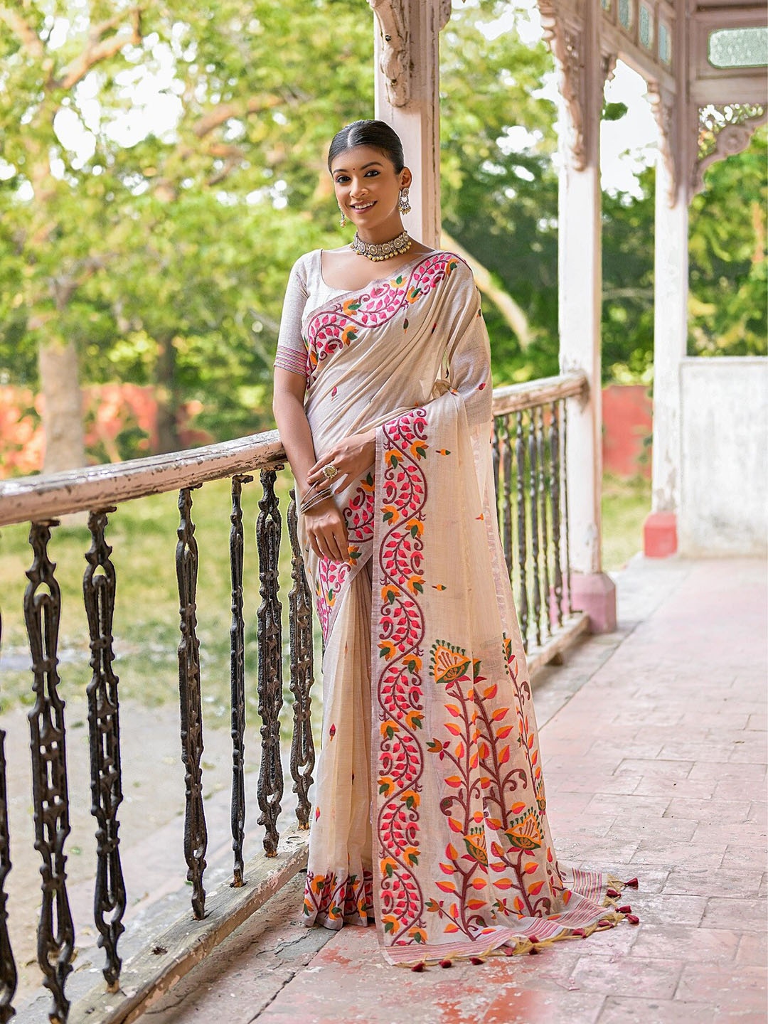 

Mitera Pink Floral Printed Silk Blend Saree