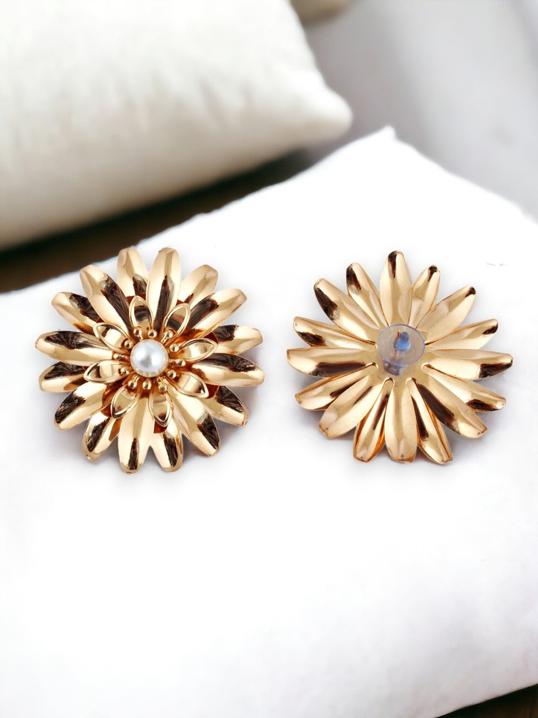 

LUCKY JEWELLERY 18k Gold Plated Contemporary Stud Earrings