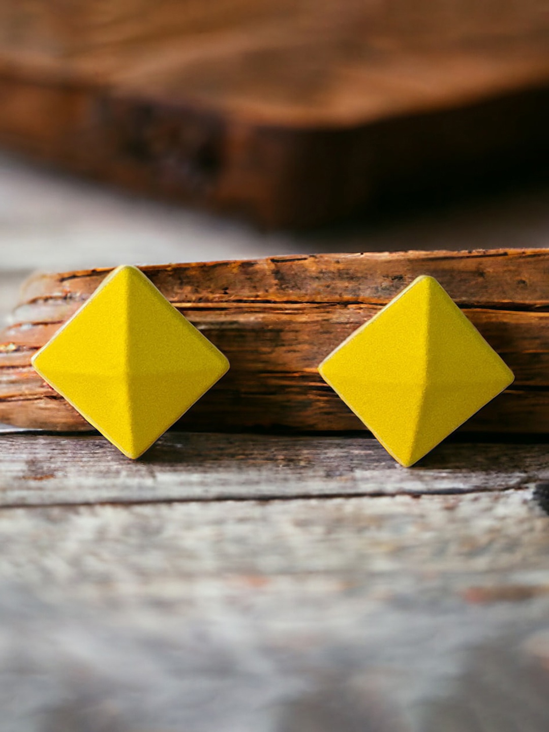 

LUCKY JEWELLERY Gold-Plated Square Studs, Yellow
