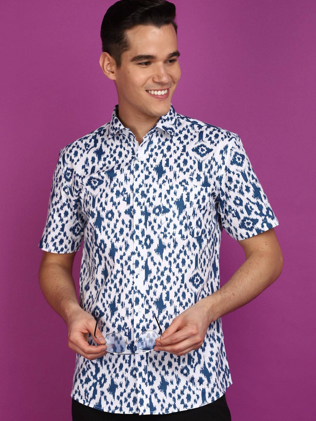 

V-Mart Spread Collar Short Sleeves Slim Fit Printed Cotton Casual Shirt, White